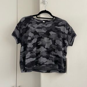 NWT lululemon t-shirt size 6